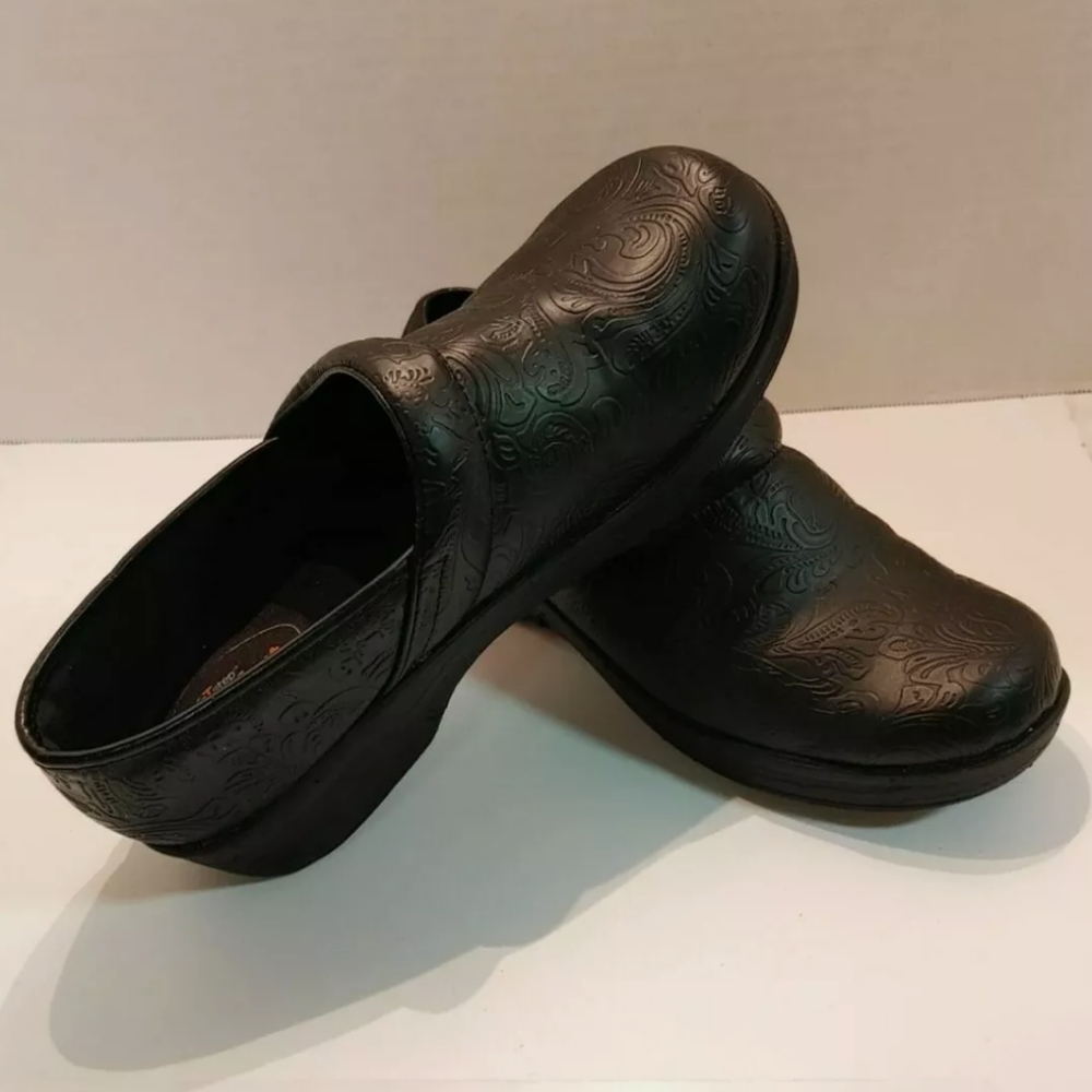 Safe T Step Black Clogs Womens 9 Embossed Floral Comfort Shoes Slip Resistant.